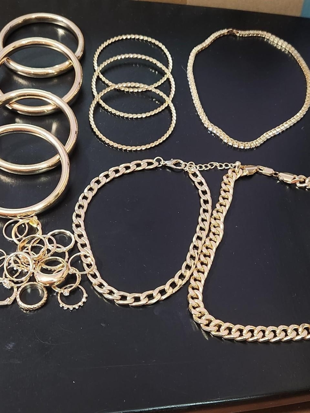 Classic Gold-Tone Women’s Bracelet Set – Stackable Bangles & Chains